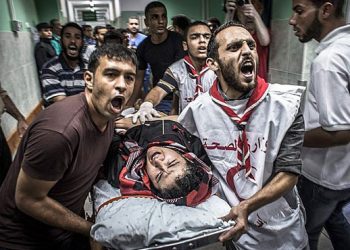 El ejército israelí sigue masacrando al pueblo palestino. Ya se registran más de 700 muertos y miles de heridos, una cuarta parte niños, más del 80% civiles no combatientes. Fueron asesinadas familias completas con misiles, aviones, artillería desde aire, tierra y mar