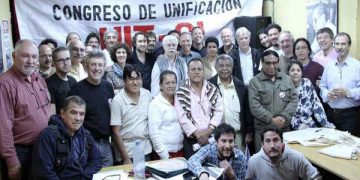 Las delegaciones de los 13 países que estuvieron representados, posan al final del Congreso para celebrar el éxito de la Unificación.