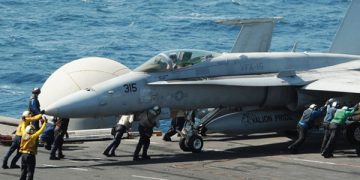 Obama ordenó bombardeos en Irak con la excusa de "proteger a los civiles de minorías perseguidas" (cristiano, yasidíes) del ataque de ISIS (grupo autodenominado Estado Islámico de Irak), que viene ocupando zonas del noroeste del país.