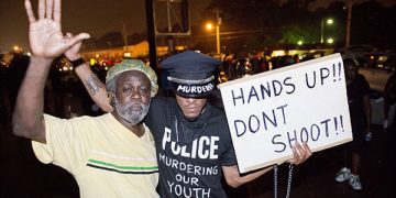 La indignación es la atmósfera que reina en Ferguson, Missouri, una localidad de Estados Unidos donde el sábado 9 de agosto murió Michael Brown, un joven afroamericano de 18 años, asesinado a tiros por un policía.