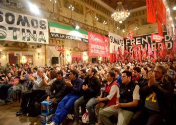 Vista general del acto. Rebalsó de público el salón principal de Unione e Benevolenza