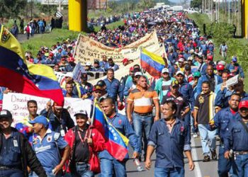 Para impedir la realización de la "Madre de todas las marchas" que estaba convocada por parte de los trabajadores de las empresas básicas en solidaridad con los trabajadores de Sidor que reclaman negociación del contrato colectivo y repudian la brutal represión militar de los últimos días, el Gobierno Nacional en complicidad con dirigentes sindicales deshonestos firmaron un acuerdo económico para poner fin a la negociación del contrato que lleva vencido más de 4 años.