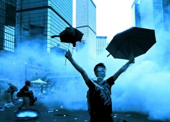 Continúan las multitudianrias protestas en Hong Kong