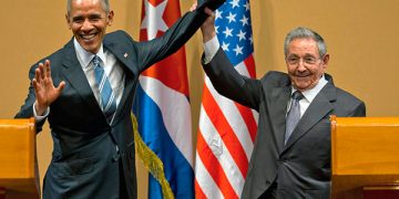 Nuestra corriente socialista revolucionaria siempre ha defendido las conquistas socialistas de la revolución cubana de 1959, ha repudiado toda forma de agresión imperialista a Cuba, entre ellos el bloqueo y el embargo económico. Pero siempre hemos sido críticos de la dirección política cubana que fue abandonando las banderas del socialismo de la gloriosa época del Che Guevara.