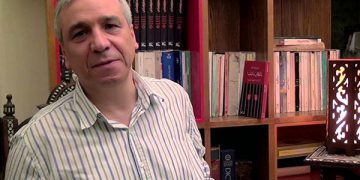 Yassin al-Haj Saleh es escritor y activista sirio. Fue prisionero político de Bashar Al Assad 16 años, entre 1980 y 1996.