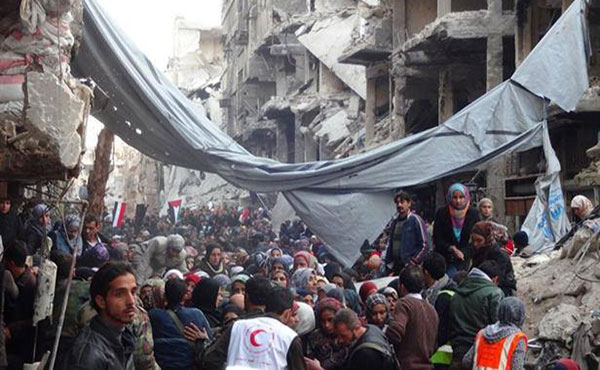 El barrio palestino de Yarmuk, al sur de Damasco, sufre desde mediados de 2013 un asedio, por parte de la dictadura de Basahr Al Assad, que ha llevado a una profunda crisis humanitaria.