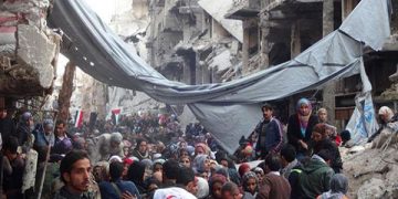 El barrio palestino de Yarmuk, al sur de Damasco, sufre desde mediados de 2013 un asedio, por parte de la dictadura de Basahr Al Assad, que ha llevado a una profunda crisis humanitaria.