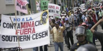 El pueblo del Valle de Tambo viene sosteniendo una enorme y desigual lucha por defender su agricultura contra un proyecto minero depredador a cielo abierto denominado “Tía María” de la empresa mexicano-estadounidense Southern Copper Corporation (SCC).