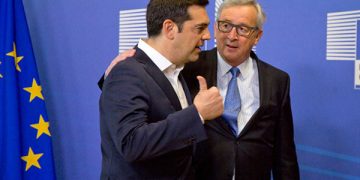 El gobierno de Syriza, encabezado por Alexis Tsipras, que se reclama de izquierda, terminó cediendo y pactando nuevos ajustes contra el pueblo griego. El ala izquierda de Syriza salió a oponerse y a denunciar el pacto de su gobierno. También lo hicieron otros sectores de la izquierda griega.