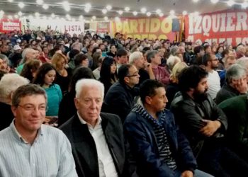 Más de 700 dirigentes sindicales se reunieron en el Hotel Bauen, bajo gestión de los trabajadores, representativos de sindicatos de las cinco centrales obreras del movimiento obrero industrial, estatal y docente que integran y apoyan el Frente de Izquierda de la lista Unidad que encabeza la fórmula Altamira- Giordano