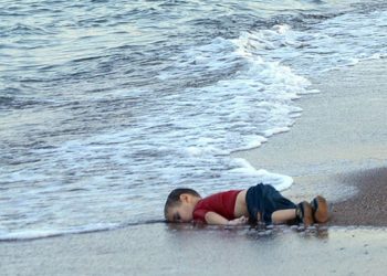 Lo ocurrido con el niño Aylan es parte del drama cotidiano de miles de inmigrantes y refugiados que mueren o arriesgan sus vidas cruzando el Mediterráneo.