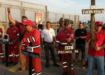 Cientos de trabajadores se movilizaron el martes a las puertas de Petrocedeño en defensa de Bladimir Carvajal