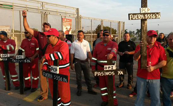 Cientos de trabajadores se movilizaron el martes a las puertas de Petrocedeño en defensa de Bladimir Carvajal