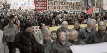La confederación de sindicatos del sector privado de Grecia, GSEE, convocó ayer una huelga general de 24 horas para el próximo 12 de noviembre en protesta contra las medidas acordadas con los acreedores, que prevén la liberalización del mercado laboral a cambio de los fondos del tercer recate.