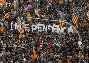 Millones de personas nos hemos movilizado una y otra vez pidiendo ejercer el derecho de autodeterminación mediante un referéndum de carácter vinculante, y por lo tanto, que se contaran votos a favor y en contra de la independencia de Catalunya.