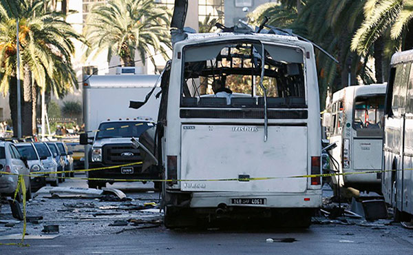 ¡Condenamos el ataque de ISIS en Túnez! Rechazamos las implementaciones represivas del gobierno de Túnez! ¡No al estado de emergencia! No al toque de queda, la prevención a los derechos de huelga, de reunión y de manifestación en protesta!