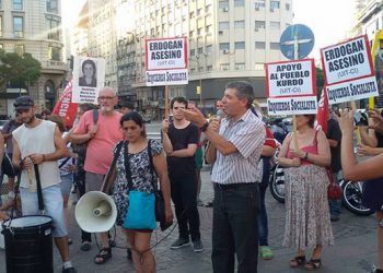 Buenos Aires - Entre los oradores del acto estuvo nuestro dirigente nacional y Diputado electo Juan Carlos Giordano, Nora Cortiñas, representantes de la comunidad kurda y palestina y dirigentes de PO, PTS, CS, entre otros.