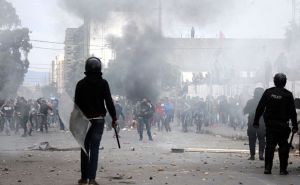 las manifestaciones de diferentes proporciones siguen en 16 ciudades del país. La vanguardia de las movilizaciones son como en el 2011 los jóvenes diplomados en paro.
