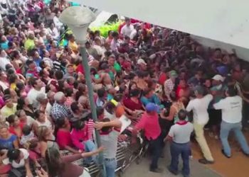 Estampida humana en el Central Madeirense de Acarigua para buscar comida