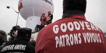 8 sindicalistas de la fábrica de neumáticos Goodyear de Amiens fueron condenados a 9 meses de prisión firme por haber ocupado y protestado contra el cierre de su fábrica , y contra el despido de 1200 obreros por los accionistas de la transnacional americana.