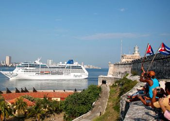 Llega a La Habana el crucero yanqui Adonia