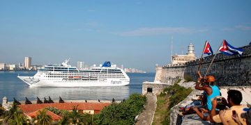 Llega a La Habana el crucero yanqui Adonia