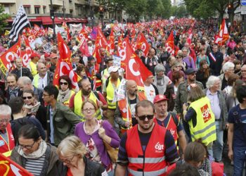 El martes 14 un millón trescientos mil personas se manifestaron en París contra la reforma laboral que quiere imponer el gobierno, falso "socialista", de Hollande