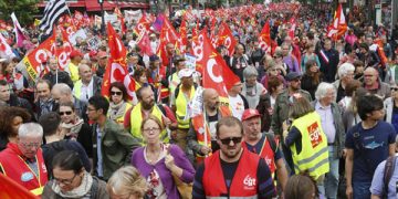 El martes 14 un millón trescientos mil personas se manifestaron en París contra la reforma laboral que quiere imponer el gobierno, falso "socialista", de Hollande