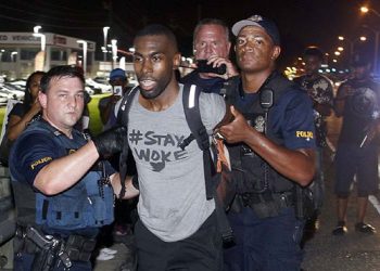 El asesinato de otros dos hombres negros, Philando Castile (32 años,docente, en Minnesota) y Alton Sterling (37 años, vendedor de CDs, Louisiana) por la policía racista norteamericana desencadenó grandes protestas en Estados Unidos, las cuales repercutieron en Europa.