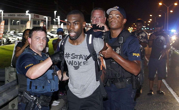 El asesinato de otros dos hombres negros, Philando Castile (32 años,docente, en Minnesota) y Alton Sterling (37 años, vendedor de CDs, Louisiana) por la policía racista norteamericana desencadenó grandes protestas en Estados Unidos, las cuales repercutieron en Europa.