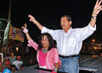 Ortega y su esposa a perpetuidad