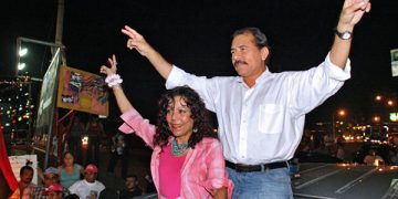 Ortega y su esposa a perpetuidad