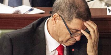 El gobierno del Primer Ministro Habib Essid, al no poder obtener en el parlamento los votos de confianza para mantenerse en el poder, fue depuesto el 30 de julio de 2016.