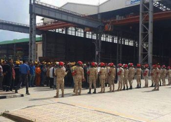 26 trabajadores de la Compañía de los astilleros navales de Alejandría están presos, a la espera de su juicio por un tribunal militar, que se pasó para octubre, bajo los cargos de abstenerse de trabajar y de incitar a la huelga.