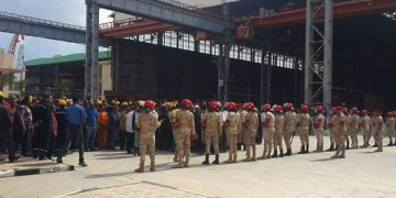 26 trabajadores de la Compañía de los astilleros navales de Alejandría están presos, a la espera de su juicio por un tribunal militar, que se pasó para octubre, bajo los cargos de abstenerse de trabajar y de incitar a la huelga.