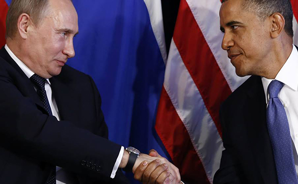 Escritores, artistas y periodistas sirios condenaron las políticas estadounidenses y rusas en Siria