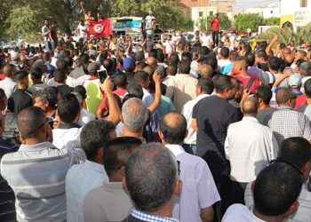 movilización espectacular de hombres y mujeres de Jemna para defender su oasis