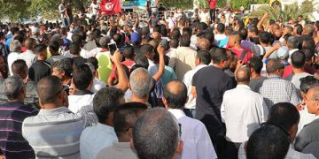 movilización espectacular de hombres y mujeres de Jemna para defender su oasis