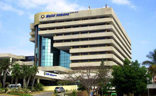 Raúl Castro repite hasta el cansancio que su misión es "actualizar el socialismo", hacerlo "próspero y sustentable" y que sería "irreversible". La nueva Ley de Inversión Extranjera y el reinicio de relaciones diplomáticas con Estados Unidos siguen desnudando las mentiras y el doble discurso del Partido Comunista y el gobierno cubano.