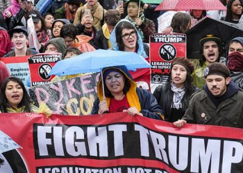 El singular nuevo presidente de EEUU ha asumido el cargo en medio de una ola de repudio mundial.