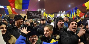 Manifestación contra el Gobierno, frente al Parlamento rumano, este domingo en Bucarest.
