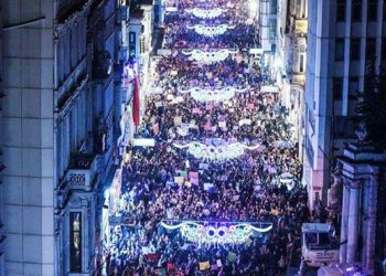 Millones de mujeres en las calles de más de cincuenta países y cuatrocientas ciudades del mundo salimos a pelear por nuestros derechos contra los planes de ajuste de los gobiernos capitalistas del mundo entero.