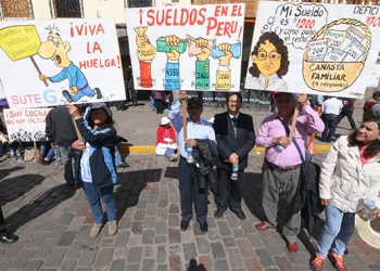 huelga de maestros en Perú