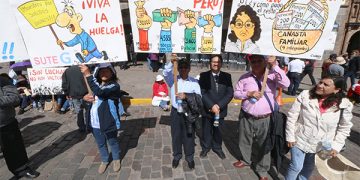 huelga de maestros en Perú