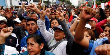 Huelga y movilización de maestros en Perú