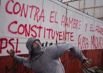 pinta PSL y manifestante ajustado