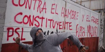 pinta PSL y manifestante ajustado