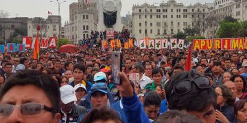 Huelga de maestros peruanos