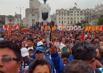 Huelga de maestros peruanos