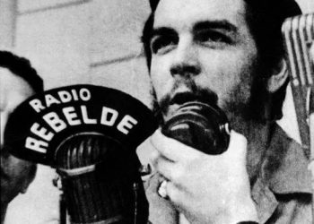 Che Guevara habla a Radio rebelde